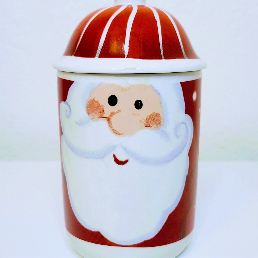 Santa Claus Holiday Coffee Mug with removable lid